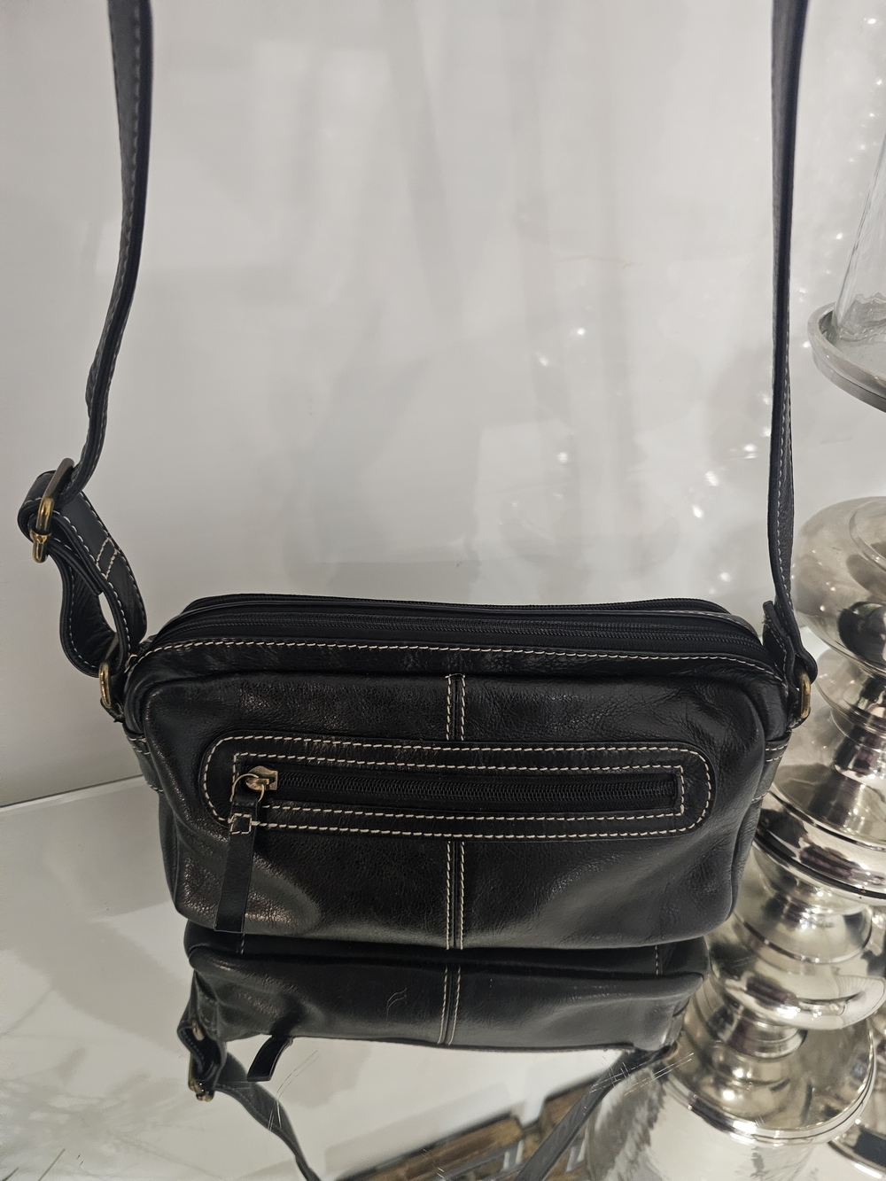 Fossil Black Leather Messenger Bag with Contrast Stitching